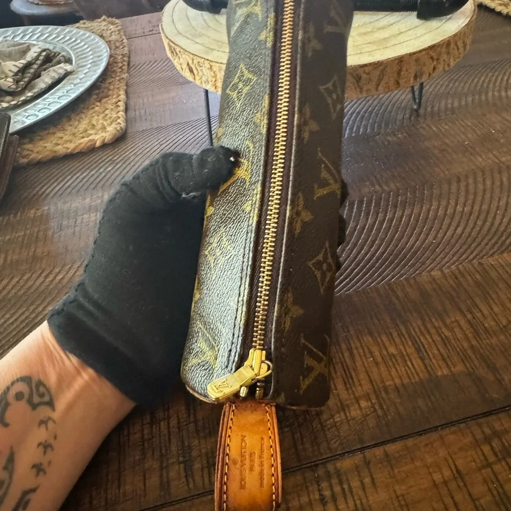 LOUIS VUITTON 
Monogram Trousse Ronde 20 Makeup Case - Picture 12 of 15